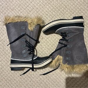 Sorel Gray and Black Winter Boots with Tan Fur